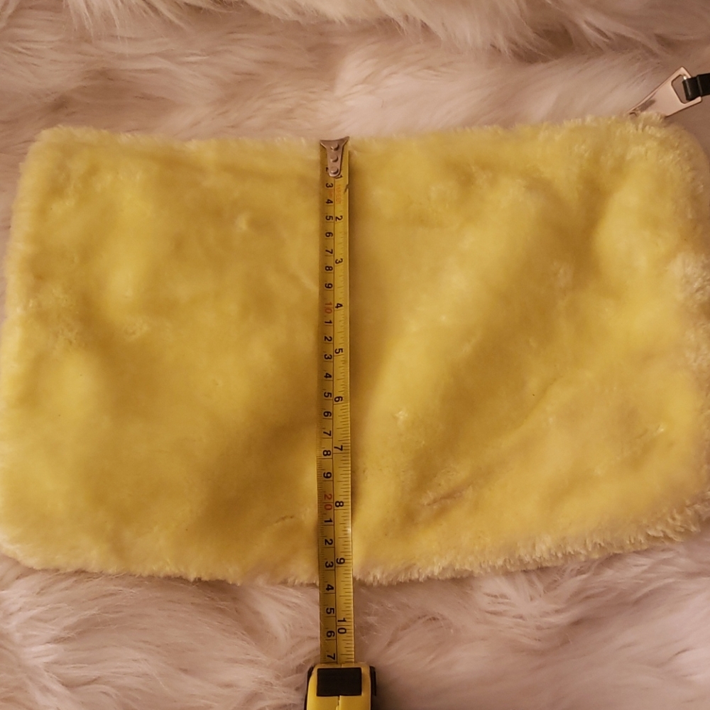 Zara Yellow faux fur clutch - Picture 6 of 6